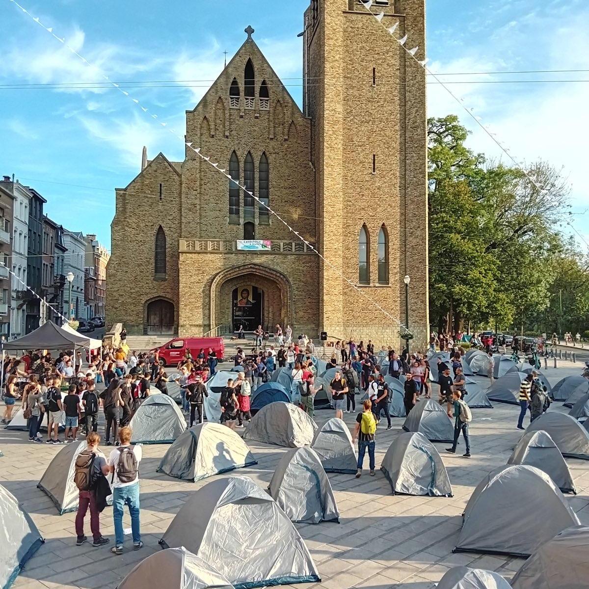 Ouverture d&rsquo;un camp dédié aux 80 demandeurs d&rsquo;asile à la place Flagey – le fédéral continuede nier ses&nbsp;responsabilités