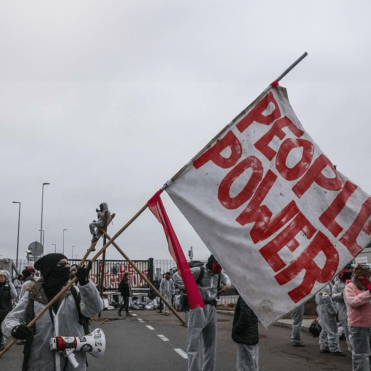 Code rouge : blocage contre l&rsquo;entrepôt Alibaba à Liège et les vols de jets privés à Anvers 