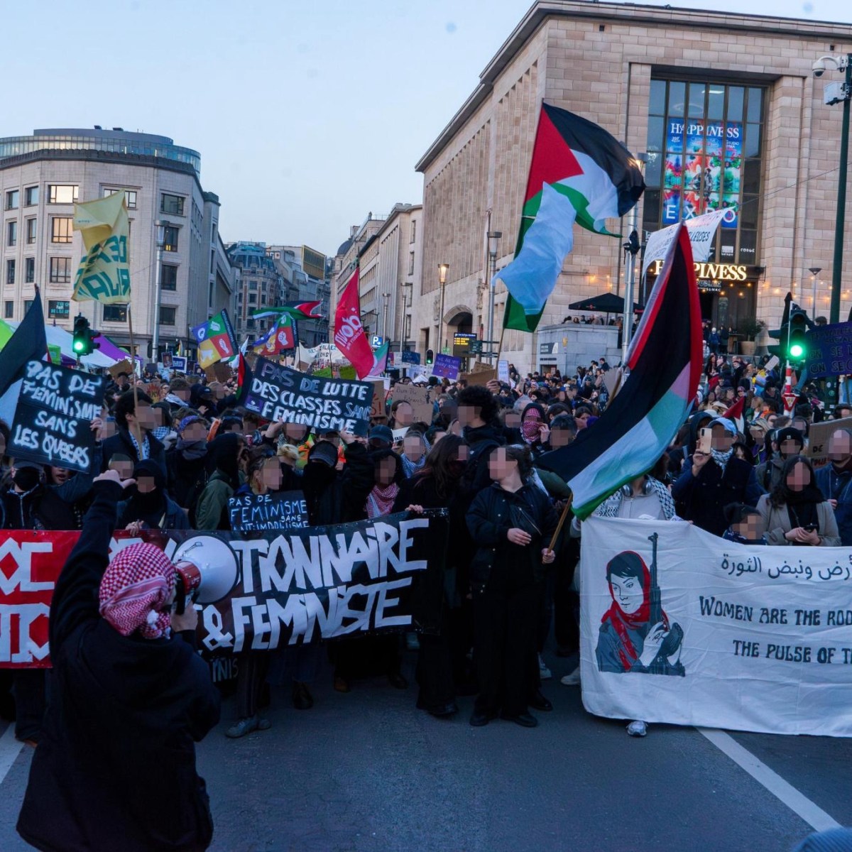 Vidéo : 8 mars immersion dans le bloc internationaliste et&nbsp;féministe