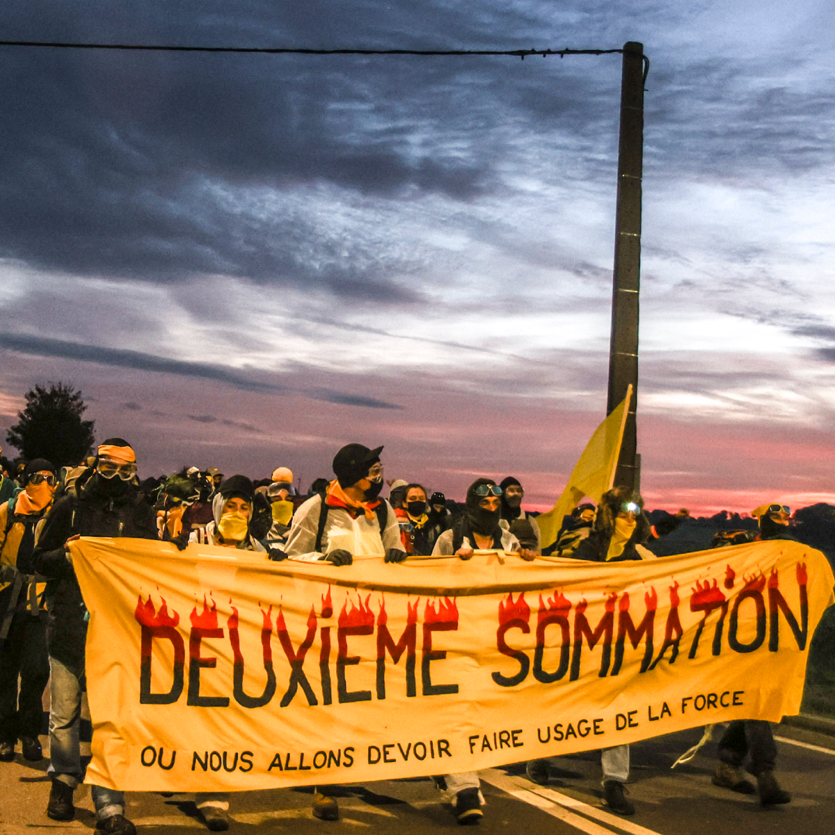 Code rouge : 1000 personnes bloquent et sabotent les deux plus grands sites de TotalEnergies en&nbsp;Belgique