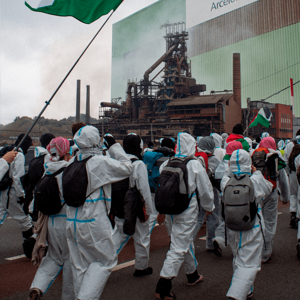 Code Rouge : plus de 400 personnes bloquent l’entreprise ArceloMittal Industeel à&nbsp;Charleroi