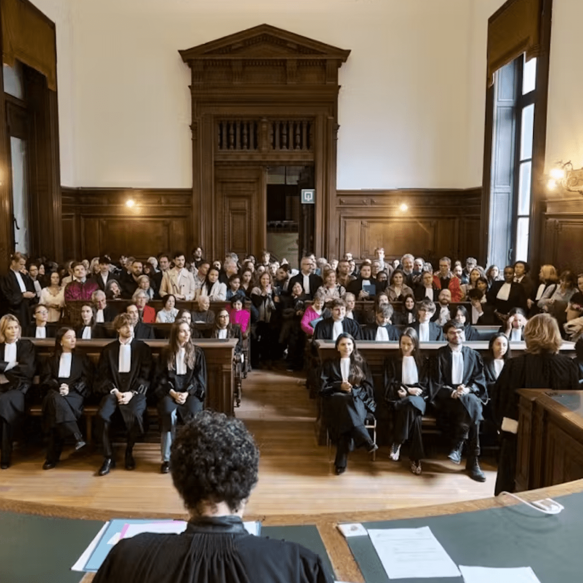 Racisme : Refus de serrer la main à une avocate car elle porte le hijab au Barreau de&nbsp;Bruxelles