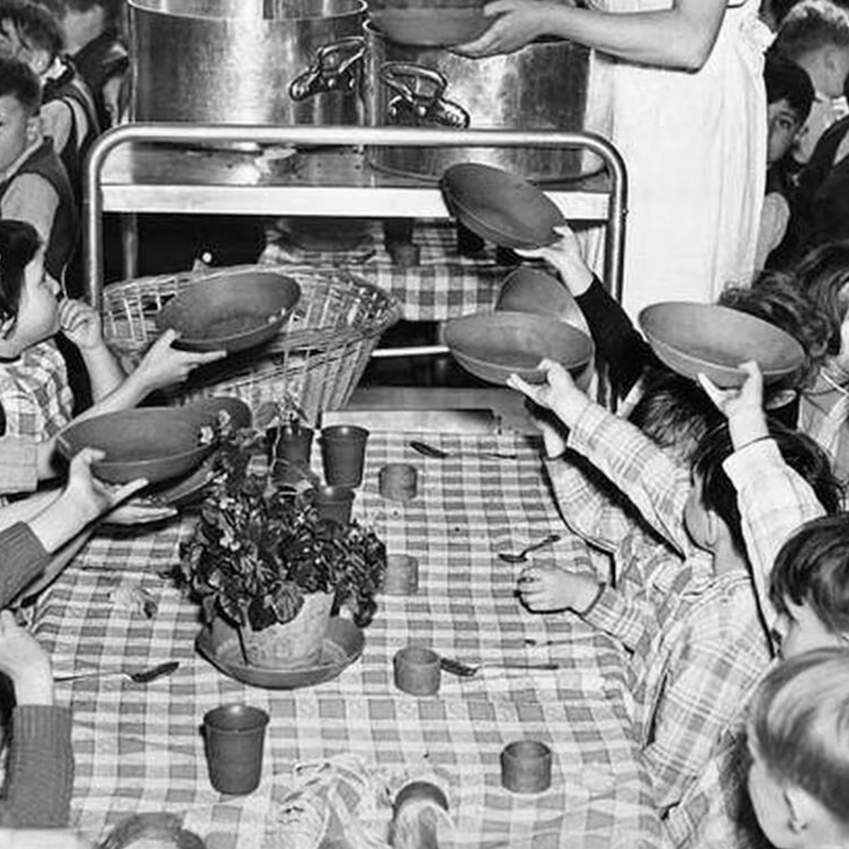 Droits sociaux : Hausse de la TVA et suppression des repas scolaires gratuits, les enfants pauvres paient le&nbsp;prix